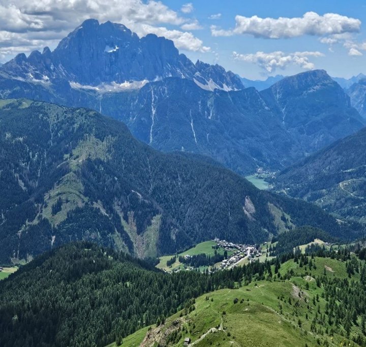 Abb. 3: Blick vom Monte Pore nach Col und Alleghe